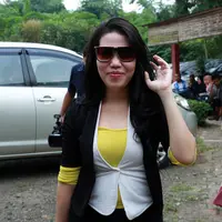 Foto sidang cerai Devi (Deki Prayoga/bintang.com)