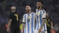 Lionel Messi mencetak hattrick yang menggenapi 102 gol bersama Timnas Argentina saat mengalahkan Curacao dengan skor 7-0 pada laga FIFA Matchday di Estadio Unico Madre de Ciudades, Rabu (29/3/2023) pagi WIB. (AFP/Juan Mabromata)