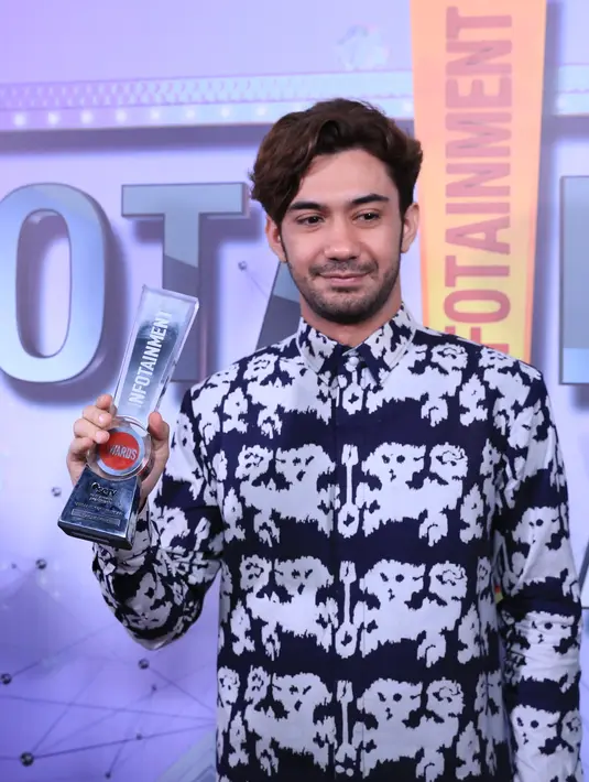 Dengan penghargaan ini Reza Rahadian berharap bisa menjadi menjadi pendorong semangatnya untuk megahadapi berbagai tantangan baru dan film-film yang diperankannya nanti. (Adrian Putra/Bintang.com)