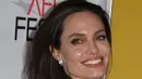Angelina Jolie berpose pada acara pemutaran perdana ' ' By the Sea ' di Teater Cina TCL, Hollywood , California pada 5 November 2015. Sebuah sumber mengatakan bahwa istri Brad Pitt ini terkena penyakit anoreksia. (VALERIE MACON / AFP)