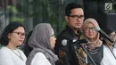 Kepala Biro Humas KPK Febri Diansyah (tengah) bersama Kolisi Masyarakat Sipil untuk Capim KPK memberi keterangan usai menggelar pertemuan dengan pimpinan KPK di Gedung KPK, Jakarta, Kamis (29/8/2019). Mereka mendesak Pansel Capim KPK memilih yang bersih dan berintegritas. (Merdeka.com/Dwi Narwoko)