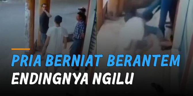 VIDEO: Terekam CCTV, Dua Pria Berniat Berantem Endingnya Ngilu