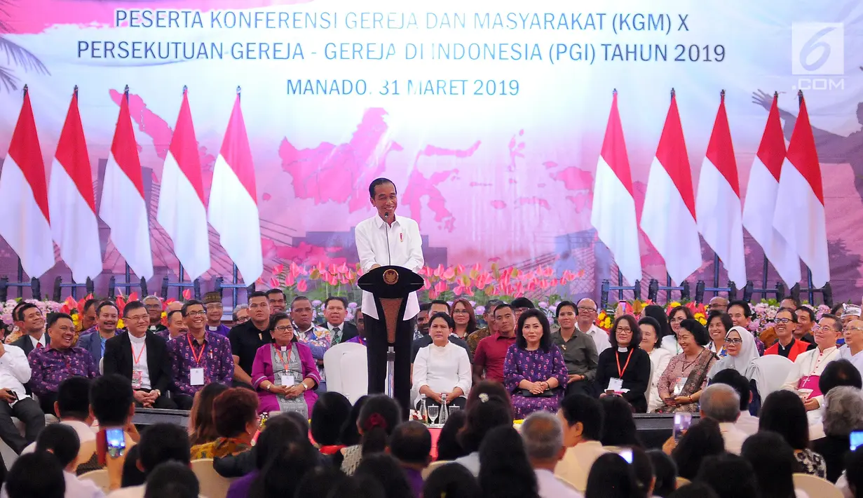 Capres nomor 01, Joko Widodo atau Jokowi memberi sambutan pada acara silaturahmi dengan para peserta Konferensi Gereja dan Masyakarat (KGM) dan pengurus PGI di Manado, Minggu (31/3). Kehadiran Jokowi dinilai selama ini menghargai hak-hak kelompok minoritas. (Liputan6.com/Angga Yuniar)