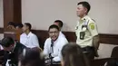 Menurut dakwaan Jaksa Penuntut Umum (JPU), Muhammad Ammar Akbar alias Ammar Zoni bersama lima terdakwa lainnya diduga menjadi pemasok dan mengedarkan narkotika jenis sabu dan ganja di dalam lingkungan rutan.
