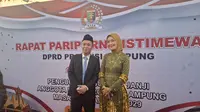 Anggota DPRD Lampung termuda, Sasa Chalim dan Galang Putra Rahman usai dilantik di Kantor DPRD Provinsi Lampung, Senin (2/9/2024). Foto: (Liputan6.com/Ardi).