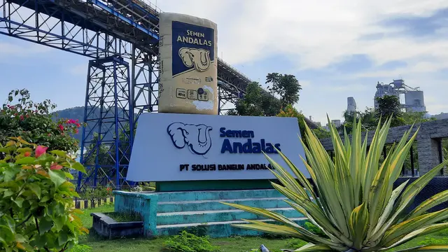 Markah SBA di pinggir lintasan jalan Banda Aceh—Meulaboh (Liputan6.com/Rino Abonita)