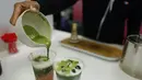 Kondisi tersebut berimbas pada kesulitan Jepang memenuhi permintaan pasar global terhadap bahan baku pembuatan matcha. (Justin Sullivan/Getty Images North America/Getty Images via AFP)