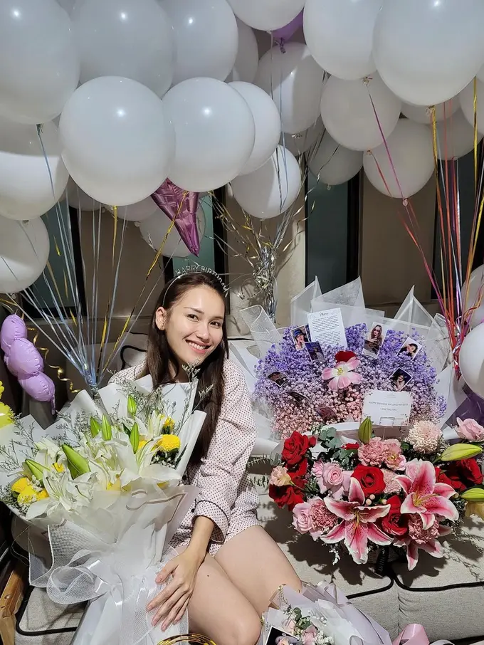 7 Momen Kejutan Ulang Tahun Ayu Ting Ting, Bahagia dengan Keluarga