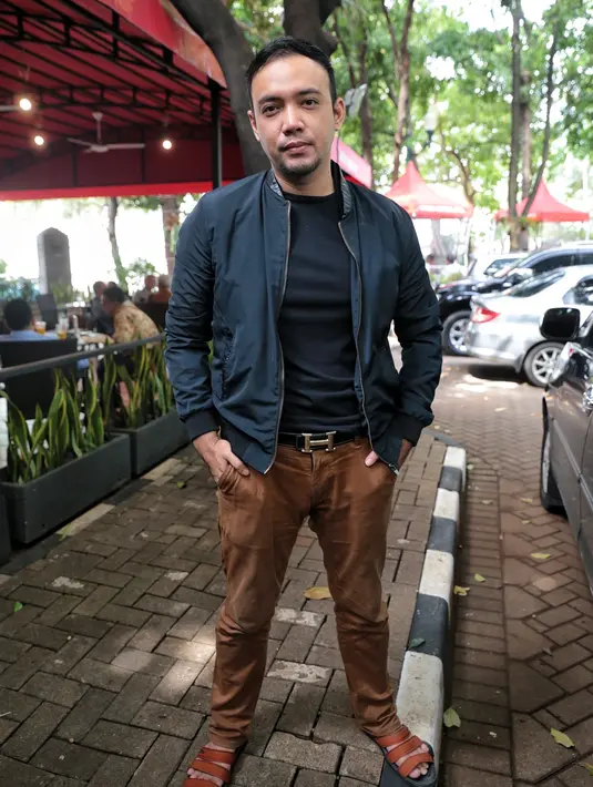 Setelah sempat bimbang, Sandy Tumiwa akhirnya memutuskan menjadi mualaf pada April 2014. (Adrian Putra/Bintang.com)