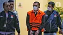 Bupati Kepulauan Meranti, Riau periode 2021 s/d 2024 Muhammad Adil ditangkap KPK berikut barang bukti uang sekitar Rp 1,7 miliar. (Liputan6.com/Angga Yuniar)