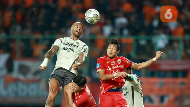 Foto: Persija Jakarta Kalahkan Persib Bandung 2-0