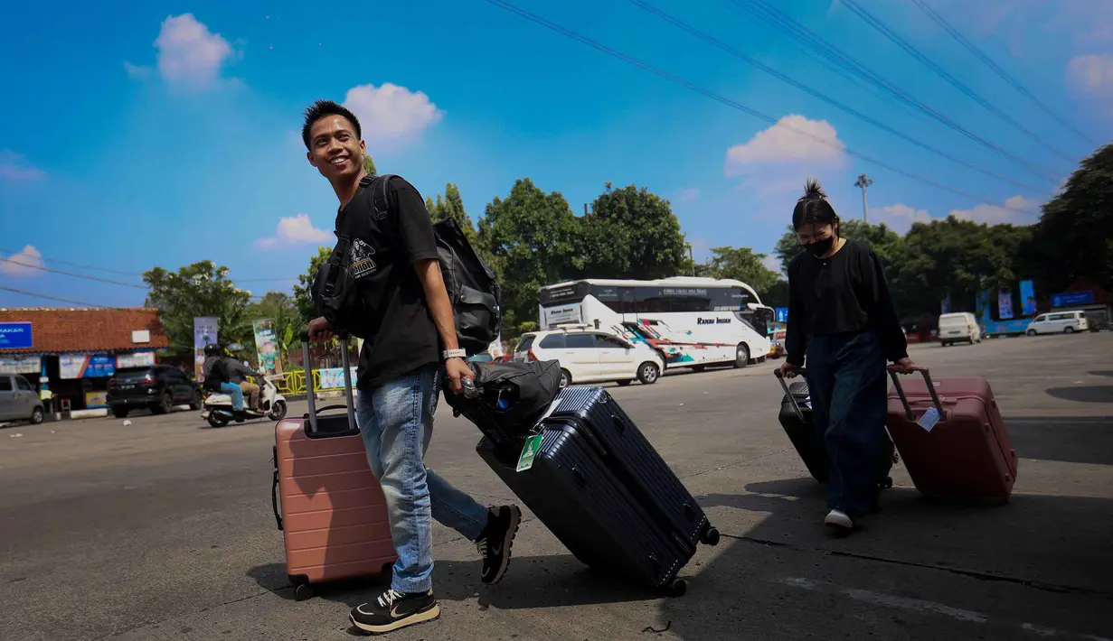 Diketahui, Terminal Antar Kota Antar Provinsi Kampung Rambutan Jakarta merupakan tempat favorit masyarakat melakukan perjalanan darat menggunakan bus.