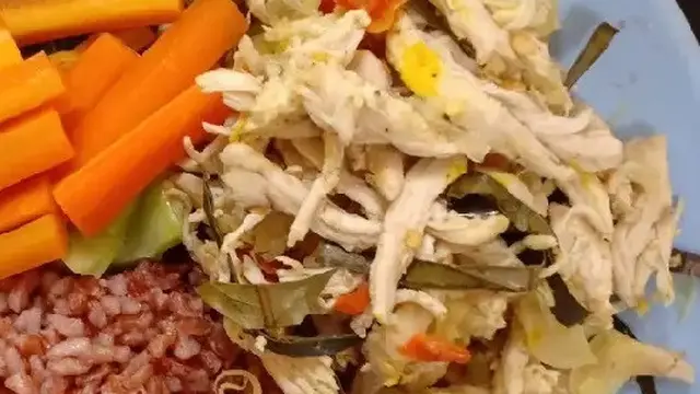 Resep ayam kukus suwir cabai hijau. (dok. Cookpad @cook_8247527)