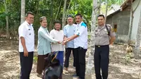 Bantuan hewan ternak kambing dari Bupati Kabupaten Ogan Komering Ilir Sumsel ke tiga mantan napi teroris (Dok. Humas Pemkab OKI Sumsel / Nefri Inge)