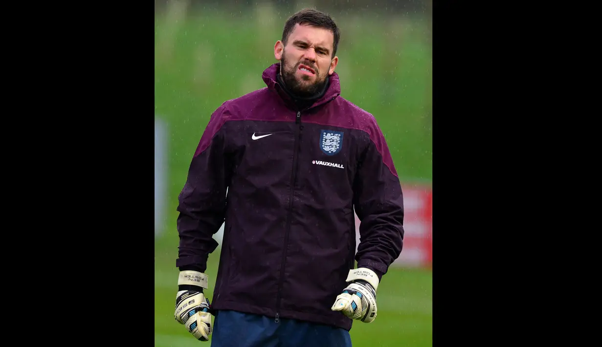 <p>Ben Foster. Kiper berumur 39 tahun tersebut pernah absen karena cedera lutut yang dialaminya usai menemani sang anak bermain di taman. (AFP/Paul Ellis)</p>