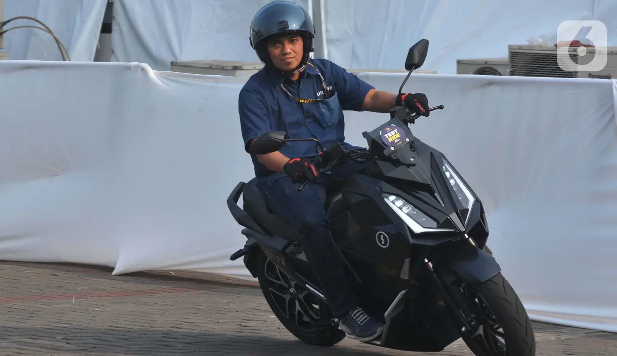 Produsen kendaraan bersaing dengan menyediakan teknologi ramah lingkungan yang sesuai dengan kebutuhan pasar. (merdeka.com/Imam Buhori)