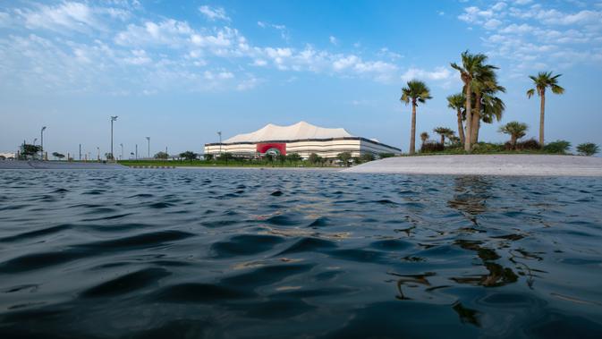 Gambar yang dirilis pada 20 November 2019 memperlihatkan Stadion Al Bayt yang menjadi venue Piala Dunia 2022 sedang dalam pembangunan di utara kota Al Khor. Piala Dunia 2022 Qatar rencananya akan dimulai pada 21 November hingga 18 Desember. (Qatar's Supreme Committee for Delivery and Legacy/AFP)