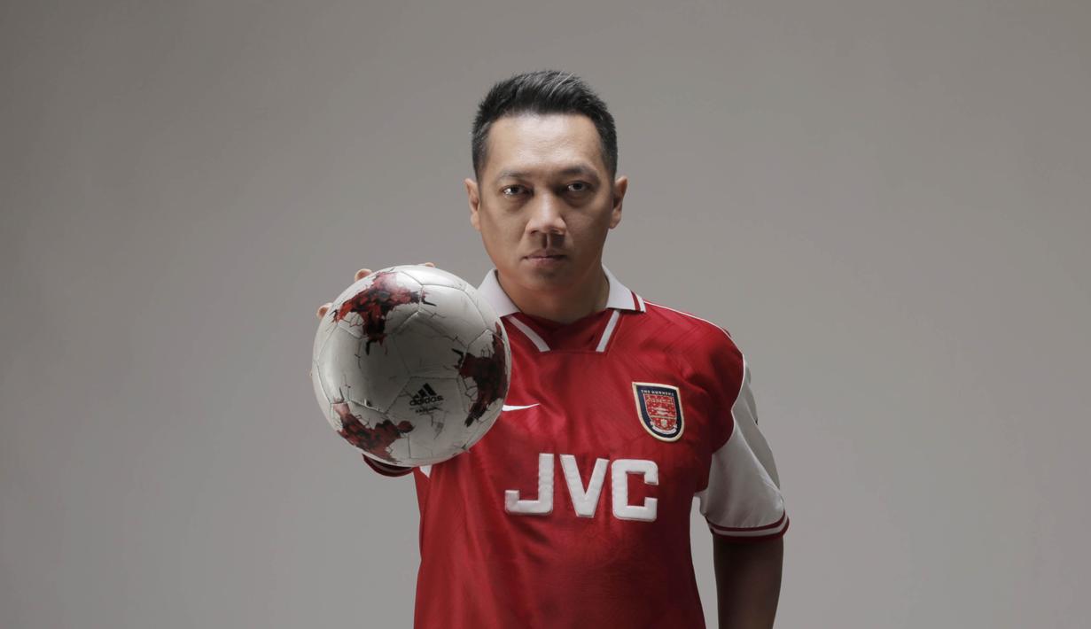 Edwin Setyadinata pernah menjadi ketua Fans Arsenal pada tahun 2004 sampai 2006. (Bola.com/M Iqbal Ichsan)