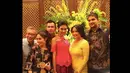 Dalam acara tersebut, hadir pula beberapa selebriti, salah satunya Ayu Dewi yang terlihat sedang berfoto bersama Raffi dan Gigi (Instagram)