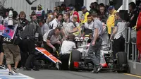 Jelang Latihan Bebas: Mobil Rio Haryanto Senggol Grosjean