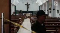 Kondisi dalam ruangan usai penyerangan Gereja St Lidwina Bedog, Sleman, Yogyakarta, Minggu (11/2). (Liputan6.com/Arya Manggala)