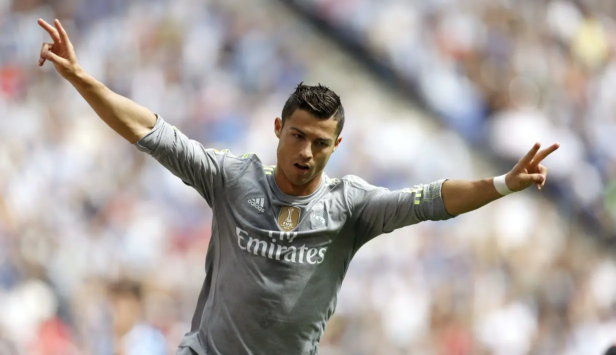 Ekspresi Cristiano Ronaldo setelah mencetak gol pertama ke gawang Espanyol dalam lanjutan La Liga Spanyol di Stadion Cornella El Prat, Espanyol. Sabtu (12/9/2015). Real Madrid menang 6-0 dalam pertandingan tersebut. (EPA/Alejandro Garcia) 