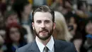 Aktor tampan Chris Evans saat menghadiri premiere film "Avengers: Age of Ultron" di Westfield shopping centre, Shepherds Bush, London, Selasa (21/4/2015). (REUTERS/Stefan Wermuth)