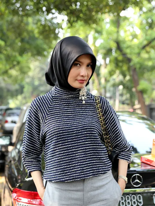  Sebuah crane yang terpasang di salah satu sudut Masjidil Haram terjatuh akibat diterpa oleh angin dan hujan deras yang sedang melanda Mekkah. Arzetti Bilbina berdoa semoga korban tragedi ini mati syahid. (Andy Masela/Bintang.com)