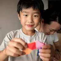 Salah satu cara membangun kepercayaan diri anak autisme adalah dengan menyoroti kekuatan, minat, dan kemampuan yang mereka miliki, bukan hanya berfokus pada tantangan yang dihadapi. (foto/dok: freepik)