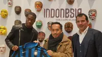 Kondogbia dan Stankovic Kunjungi Paviliun Indonesia (Ist)