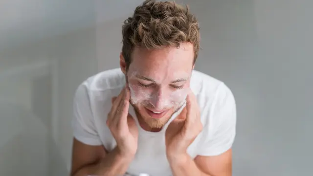 Pria, Jangan Remehkan Rutinitas Cuci Muka