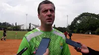 Pelatih Persib Bandung, Miljan Radovic. (Bola.com/Erwin Snaz)