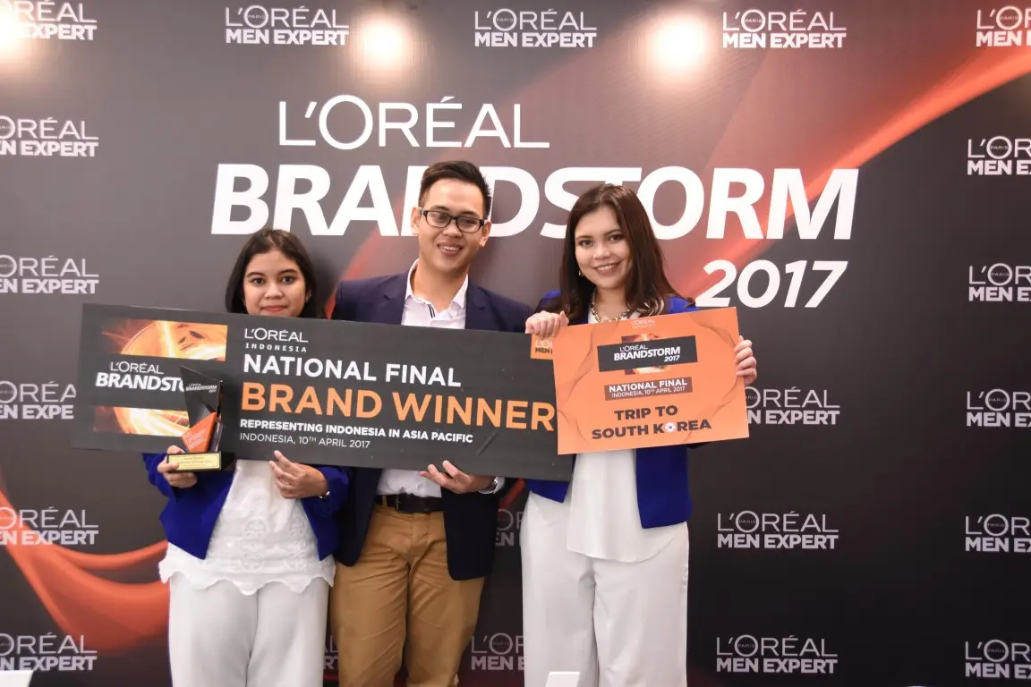 Tim Prahara dari Universitas Indonesia yang memenangkan L'Oreal Brandstorm 2017 dalam kategori Brand Challenge.