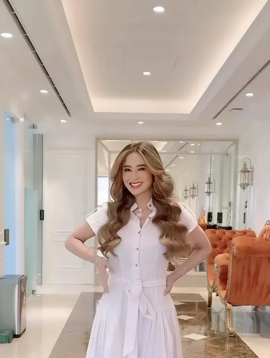 Meski tak komunikasi dengan Rully, tapi Depe tetap menjalin hubungan baik dengan keluarga Rullly. 
 [Instagram/dewiperssik9]