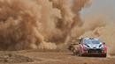 Tim reli Belgia, Thierry Neuville bersama Martijn Wydaeghe tengah berkompetisi mengonakan mobil Hyundai i20 N dalam ajang Safari Rally Kenya 2022 yang berlangsung di Nairobi pada 23 Juni 2022. (AFP/Tony Karumba)