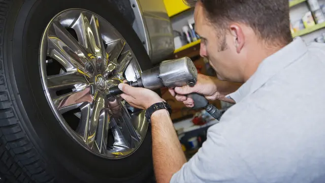 Tanda Mobil Saatnya di Spooring & Balancing
