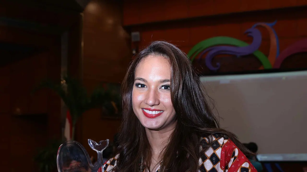 Nadine Chandrawinata 