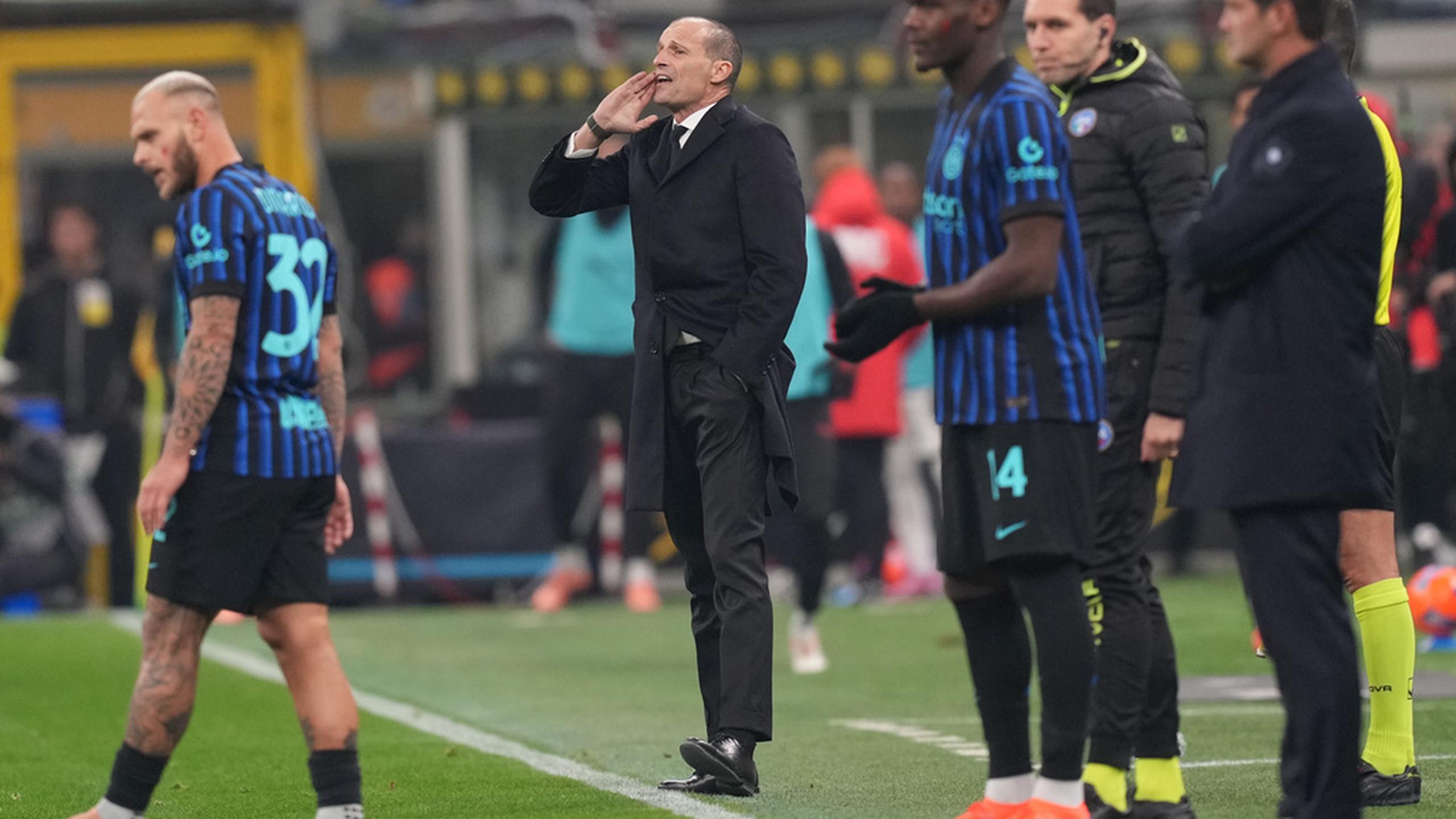 Senyum Lebar Massimiliano Allegri Usai AC Milan Tundukkan Inter Milan ...