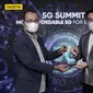 Deputy CEO Mobility Smartfren Sukaca Purwokardjono (kiri) bersama Marketing Director Realme Indonesia Palson Yi dalam acara Realme 5G Summit (Foto: Realme Indonesia).