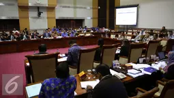 Suasana rapat kerja antara Menkominfo, KPI dan Komisi I DPR di Kompleks Parlemen, Senayan, Jakarta, Senin (3/10). (Liputan6.com/Johan Tallo)