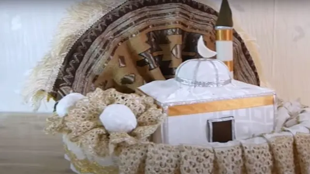 Cara membuat hantaran pernikahan dari mukena berbentuk masjid