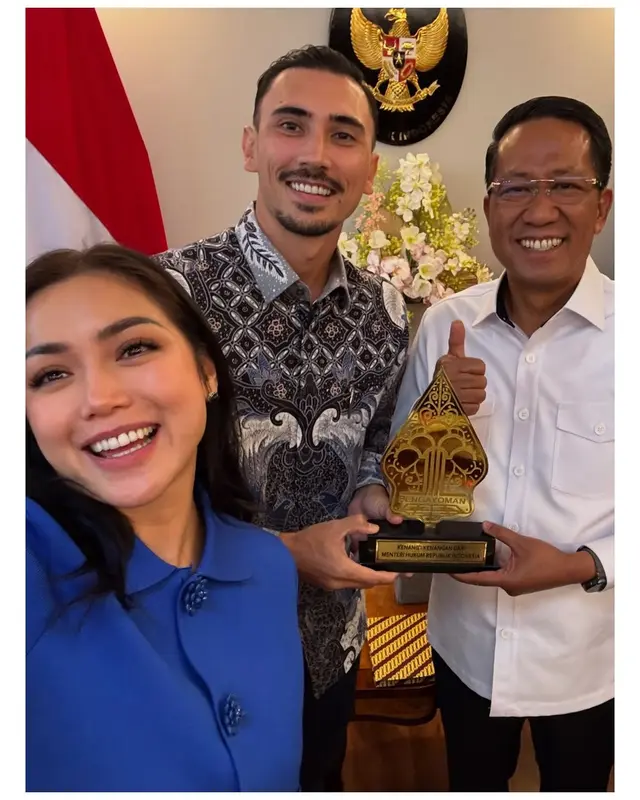 6 Potret bahagia Vincent Verhaag resmi jadi WNI, tanggalkan kewarganegaraan Belanda demi keluarga