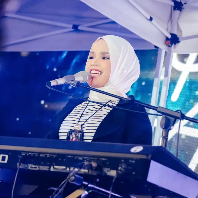 Dapat Golden Buzzer di America's Got Talent dari Simon Cowell, Ini 8 Potret Putri Ariani