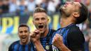 Bek Inter Milan, Danilo D'Ambrosio, melakukan selebrasi usai mencetak gol ke gawang Genoa pada laga Serie A di Stadion Giuseppe Meazza, Minggu (24/9/2017). Inter Milan menang 1-0 atas Genoa. (AP/Matteo Bazzi)
