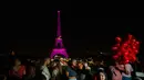Hal ini untuk menandai peluncuran Pink October, atau Bulan Kesadaran Kanker Payudara. (Dimitar DILKOFF/AFP)
