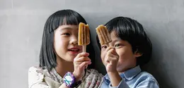 Saat liburan, si kecil sering kali merasa antusias hingga membawa camilan favoritnya ketika liburan. (Foto/dok: Pexels/Alex Green)