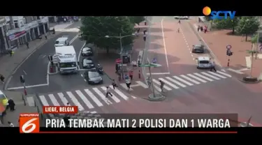 Pelaku awalnya menusuk kedua polisi dari belakang menggunakan pisau lalu merampas pistol mereka.