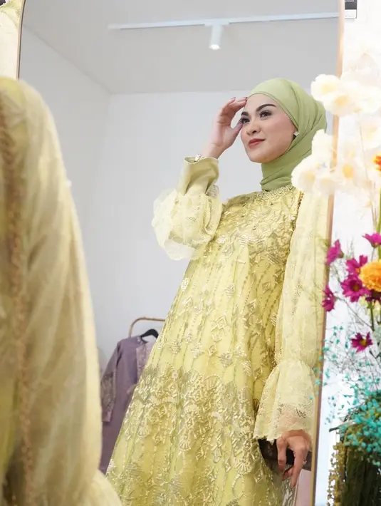 Meski sudah berniat mengikat janji suci pada pertengahan tahun ini, namun aktris sekaligus penyanyi ini harus merelakan gagal menikah.  (Liputan6.com/IG/@deliaseptianti).