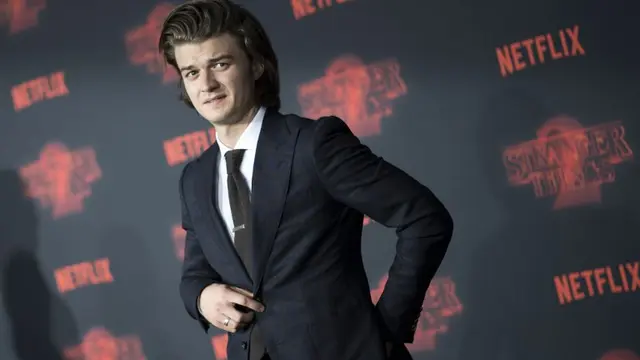 [Bintang] Joe Keery