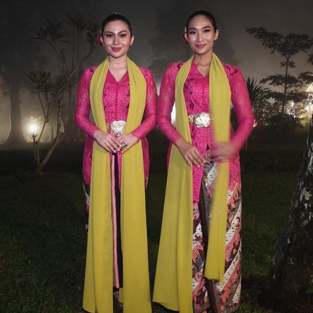 7 Potret Ariel Tatum dan Happy Salma Nari Jaipongan di Sukabumi 1980